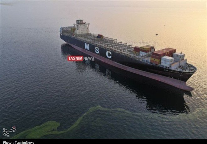 Iran công bố loạt ảnh bắt tàu container ở eo biển Hormuz - 4