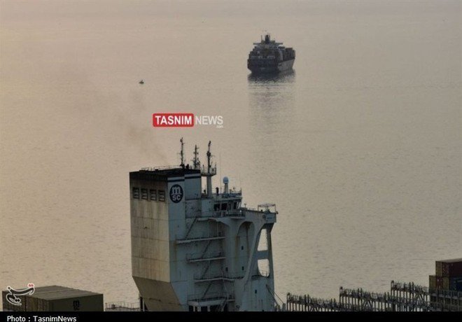 Iran công bố loạt ảnh bắt tàu container ở eo biển Hormuz - 6