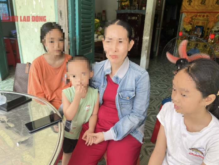 Từng có một gia đình hạnh phúc với hai vợ chồng và 4 đứa con, hiện nay gia đình bà N.T.H (mẹ ruột Tr.) chỉ còn 4 người