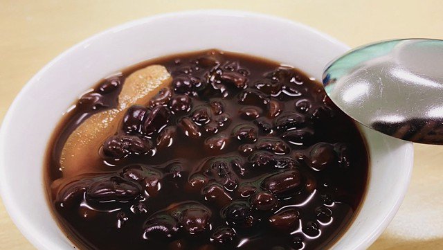 Chè đậu đen bổ khí, thanh nhiệt, lợi tiểu, giải độc.