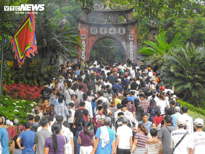 Việc tổ chức bắn pháo hoa không chỉ tạo không khí vui tươi, phấn khởi trong dịp Giỗ Tổ Hùng Vương mà còn góp phần quảng bá hình ảnh Phú Thọ thân thiện, mến khách tới du khách trong và ngoài nước.