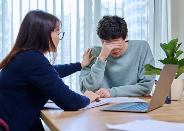 Những người mang "tâm lý nạn nhân" thường nhìn mọi vấn đề theo hướng bất công. Họ đổ lỗi cho hoàn cảnh hoặc người khác. Tuy nhiên, họ lại rất ít khi nhìn lại bản thân để tìm cách thay đổi. Ảnh minh họa