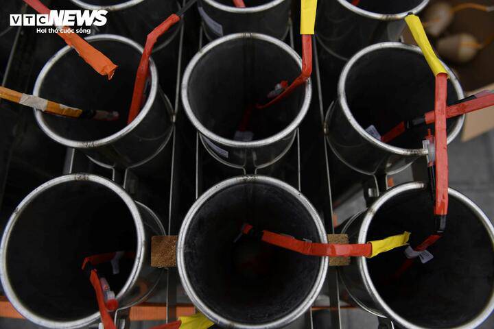 Chương trình bắn pháo hoa do Nhà máy Z121 (Tổng cục Công nghiệp Quốc phòng) phối hợp với Bộ Chỉ huy Quân sự tỉnh Phú Thọ và Ban Chỉ huy Quân sự địa phương thực hiện.