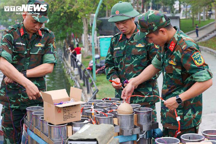 Các cụm pháo đã được bố trí theo từng vị trí định sẵn, sẵn sàng kích hoạt theo kịch bản.
