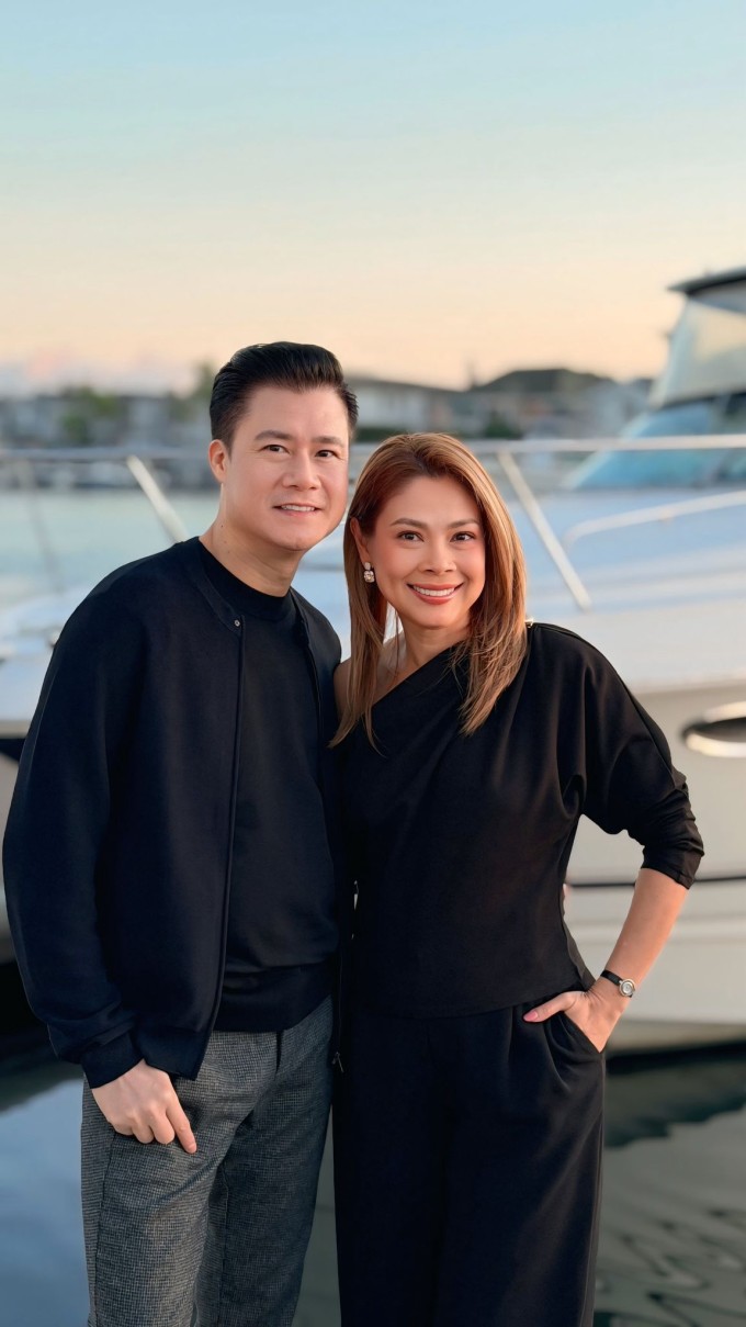 Quang Dũng, Thanh Thảo chụp ảnh kỷ niệm trong chuyến đi chơi cùng nhóm bạn. Ảnh: Nhân vật cung cấp