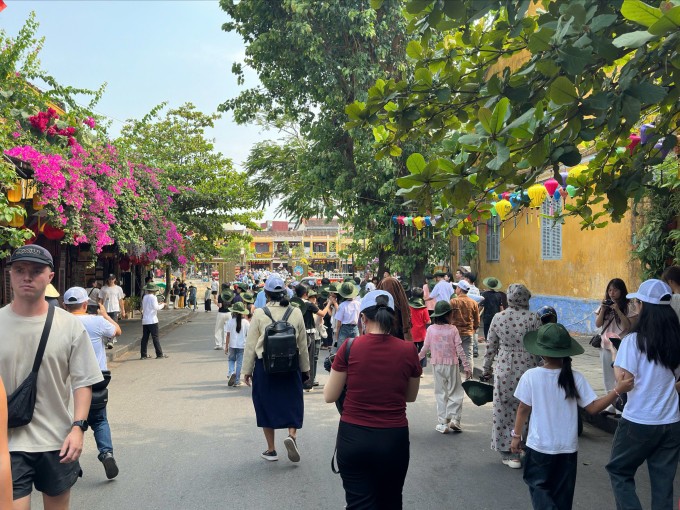 Phố cổ Hội An chiều 25/4. Ảnh: NVCC