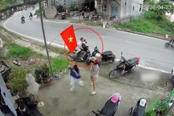 Clip: Hú hồn hai cô gái bỏ chạy khi "racing boy" phóng xe lao thẳng vào