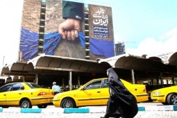 Xung đột Iran chuyển từ oanh kích sang 'cuộc đấu ý chí' tại eo biển Hormuz