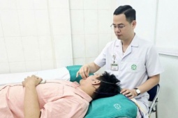 Ngâm bể sục rồi ngủ điều hòa, nam sinh liệt mặt sau một đêm