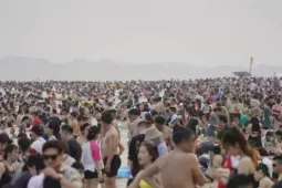 Cô Tô 'cháy' phòng, du thuyền Hạ Long sắp hết chỗ