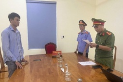 Bắt giữ giám đốc công ty sản xuất nước tăng lực giả, bán cho học sinh