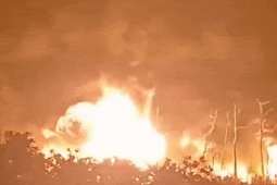 Cháy kho dầu thải ở Hà Nội, quả cầu lửa bùng lên liên tiếp