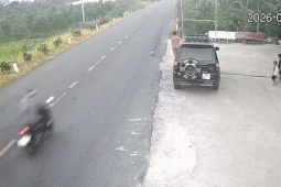 Vụ trẻ đá bóng ra đường gây tai nạn chết người: Cảnh sát giao thông nói gì?