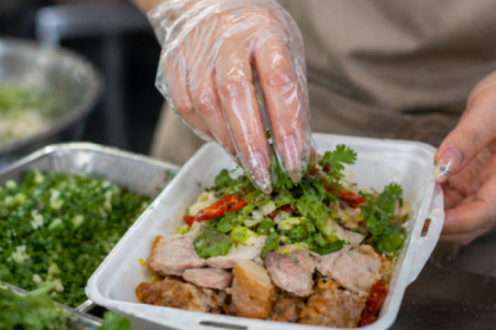 Đề xuất phạt 2-4 triệu nếu để móng tay dài, đeo trang sức bán đồ ăn