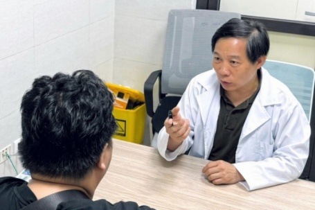 CEO 42 tuổi bật khóc khi cơ thể bỗng nhiên 'không nghe lời'