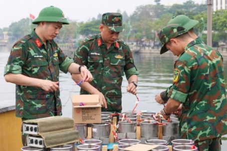 Cận cảnh trận địa pháo hoa sẵn sàng thắp sáng bầu trời Đất Tổ