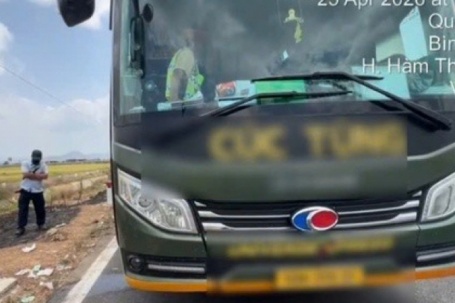 CLIP: Xe khách nhồi nhét người, tài xế và doanh nghiệp bị phạt gần 100 triệu đồng