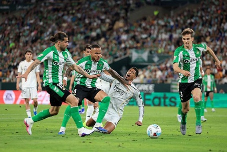 Bảng xếp hạng La Liga: Barcelona sớm nhất có thể vô địch lúc nào?