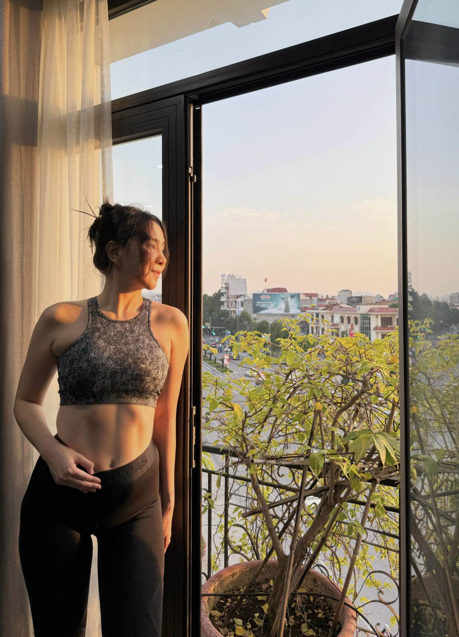 Mai Ngọc lấy lại vóc dáng sau vài tháng sinh con.