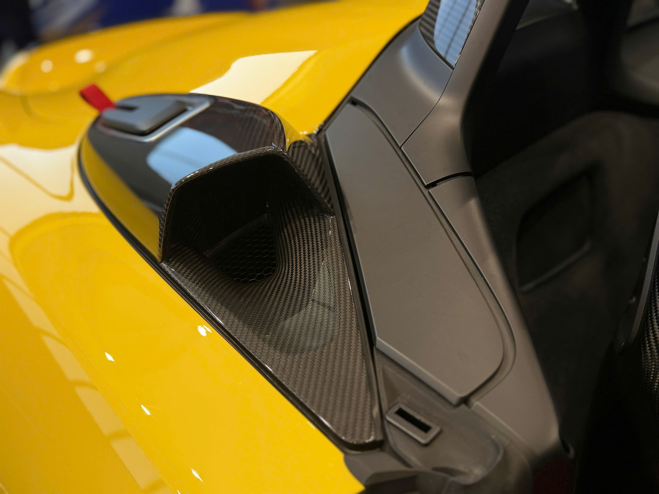 Porsche 718 Spyder RS thứ 3 tại Việt Nam với sắc vàng nổi bật - 9