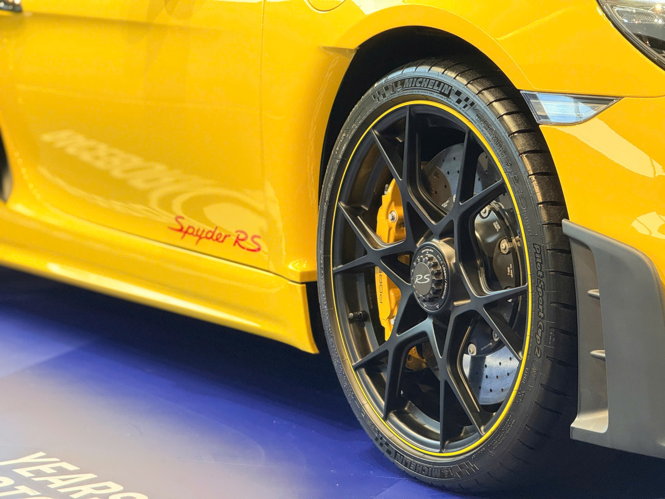 Porsche 718 Spyder RS thứ 3 tại Việt Nam với sắc vàng nổi bật - 10