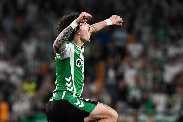 Bellerin, người hùng của Betis ở phút 90+4