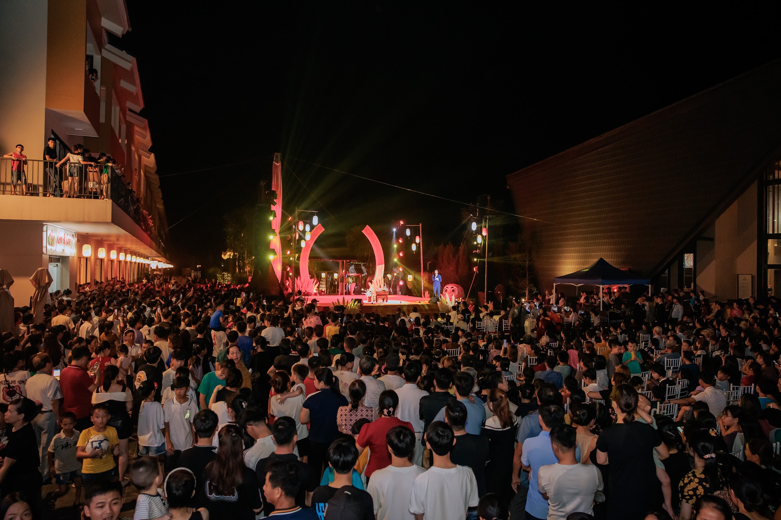 Các hoạt động nghệ thuật buổi tối hứa hẹn thu hút đông đảo du khách ghé thăm.