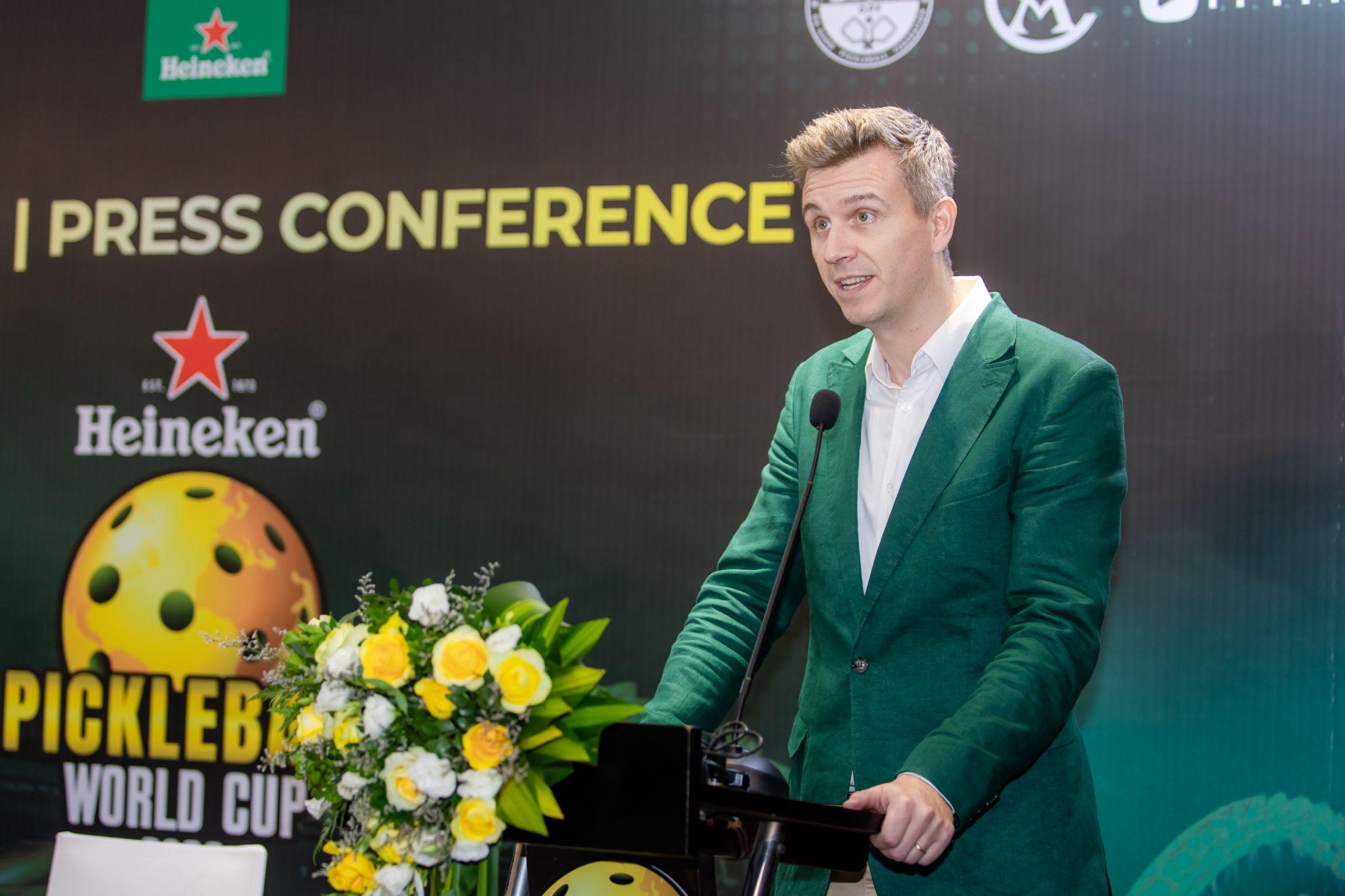Ông Pablo Chabot, Giám đốc Tiếp Thị Cấp Cao, HEINEKEN Việt Nam, đại diện Nhà tài trợ Danh xưng phát biểu tại buổi họp báo