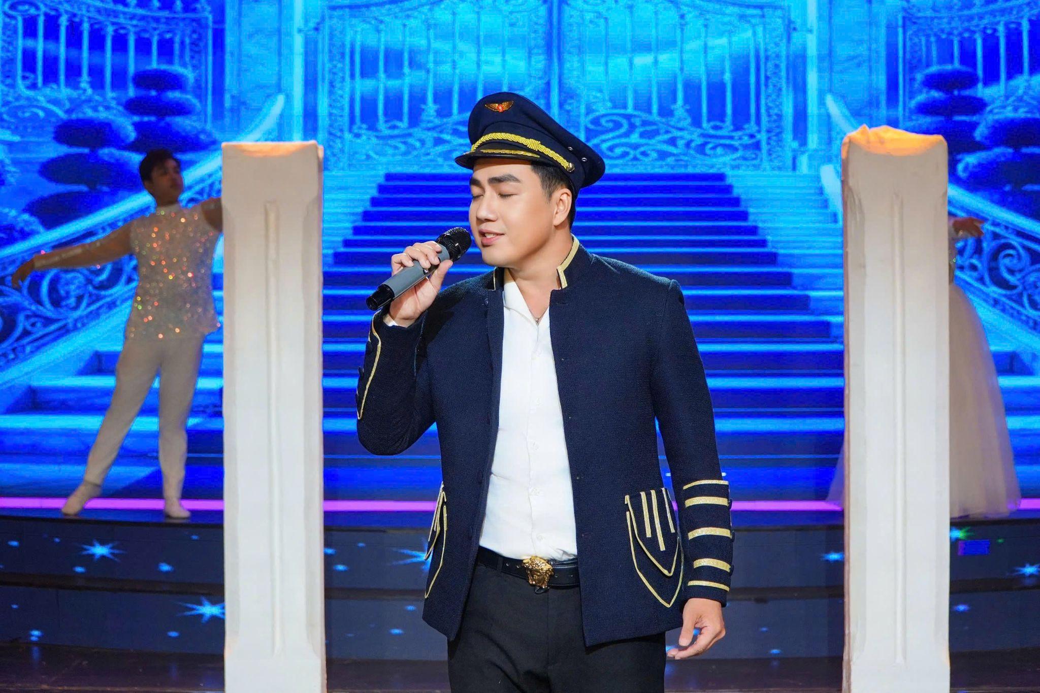 Tạ Quang Bình lựa chọn cách kể chậm trong âm nhạc, ưu tiên chiều sâu cảm xúc hơn hiệu ứng tức thời.