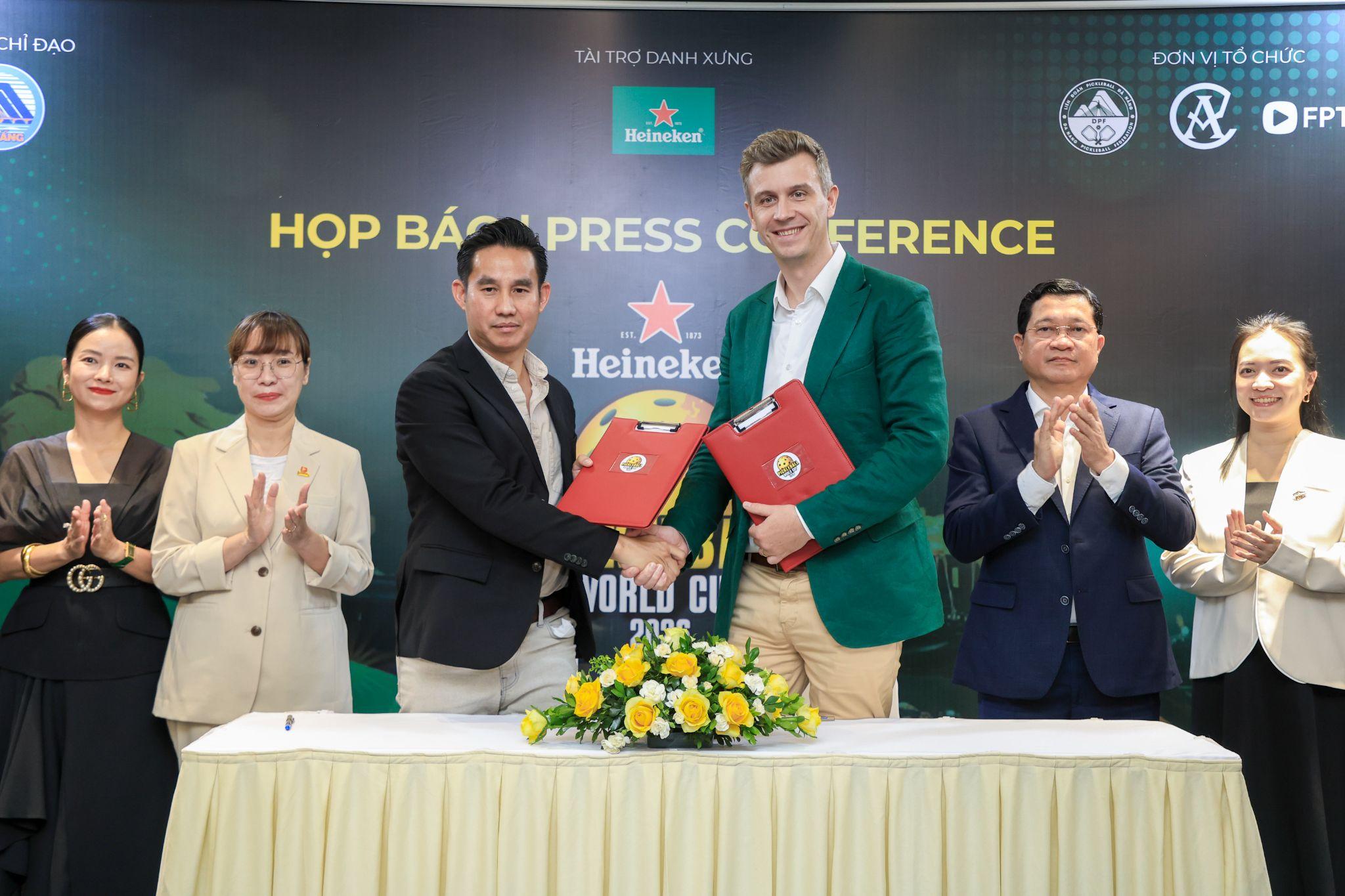 Ký kết hợp tác giữa đại diện Ban Tổ Chức Pickleball World Cup 2026 và đại diện HEINEKEN Việt Nam