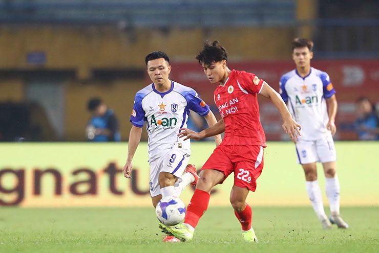 Trực tiếp bóng đá Công an Hà Nội - SLNA: Văn Bình thắng pha đối mặt (V-League) (Hết giờ)