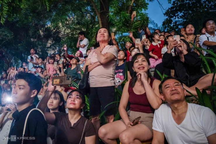 Pháo hoa thắp sáng bầu trời Việt Trì trước ngày Giỗ Tổ - 2