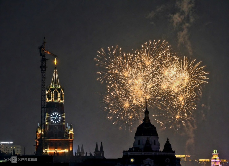 Pháo hoa thắp sáng bầu trời Việt Trì trước ngày Giỗ Tổ - 7