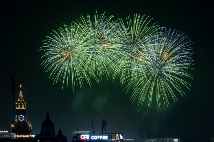 Pháo hoa thắp sáng bầu trời Việt Trì trước ngày Giỗ Tổ - 5