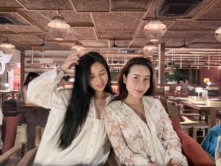 Ảnh sao 26/4: Anh chồng Đỗ Mỹ Linh nghỉ lễ bên ba con - 9