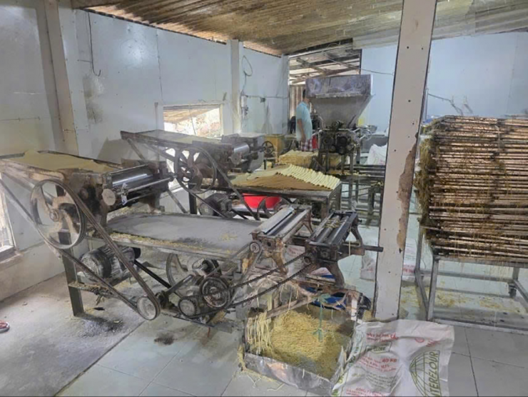 Hai vợ chồng trộn thủy tinh lỏng vào mì tươi, tuồn ra thị trường 2.800 tấn - 2