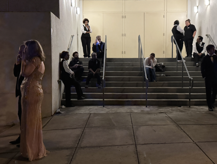 Khách mời ra khỏi bữa tiệc sau vụ nổ súng. Ảnh: AP