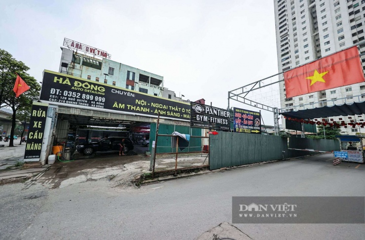 Dự án Tổ hợp Thương mại, văn phòng, chung cư cao cấp (tên thương mại Unimax Twin Tower) tại số 210 Quang Trung (quận Hà Đông cũ) do Công ty Cổ phần Xuất nhập khẩu Hà Tây làm chủ đầu tư cũng bị điểm mặt chỉ tên. Hiện khu vực này là một toà chung cư, bên ngoài là gara ô tô.