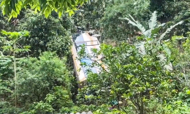 10h30 ngày 26/4, tại Km 04+200 tuyến đường liên bản Niên - Nà Bai, thuộc địa phận xã Vân Hồ, tỉnh Sơn La xảy ra vụ tai nạn giao thông nghiêm trọng khiến ít nhất 1 người tử vong và nhiều người bị thương.