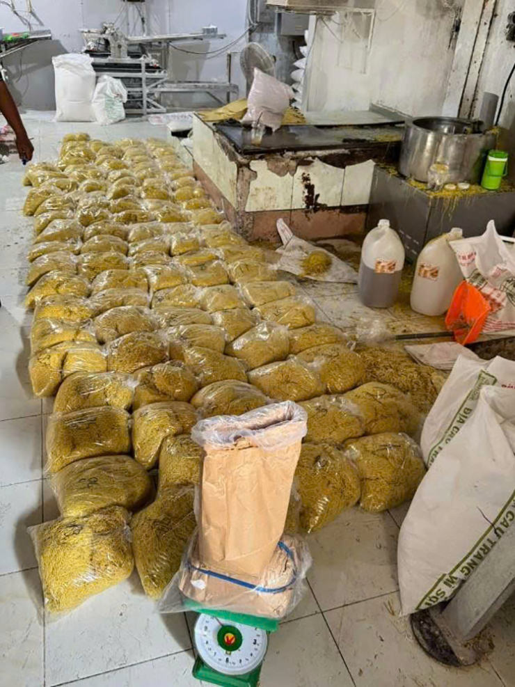 Công an ước tính, vợ chồng Phụng - Thanh đưa ra thị trường hơn 2.800 tấn mì tươi có chứa chất cấm. Ảnh: CACC