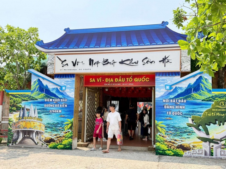 Mũi Sa Vĩ là một trong những điểm thu hút số lượng lớn khách du lịch. (Ảnh: QN)