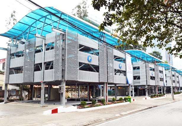 Một bãi đỗ xe ở Hà Nội.