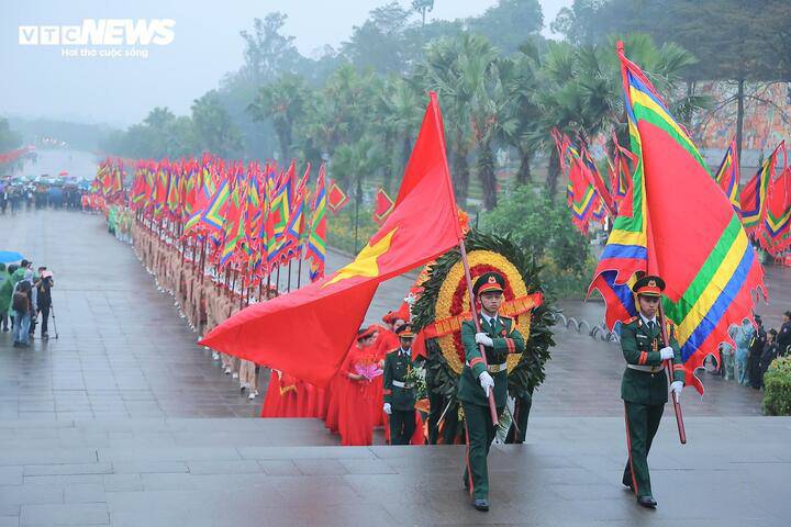 Lễ dâng hương tưởng niệm các Vua Hùng. (Ảnh: Đắc Huy)