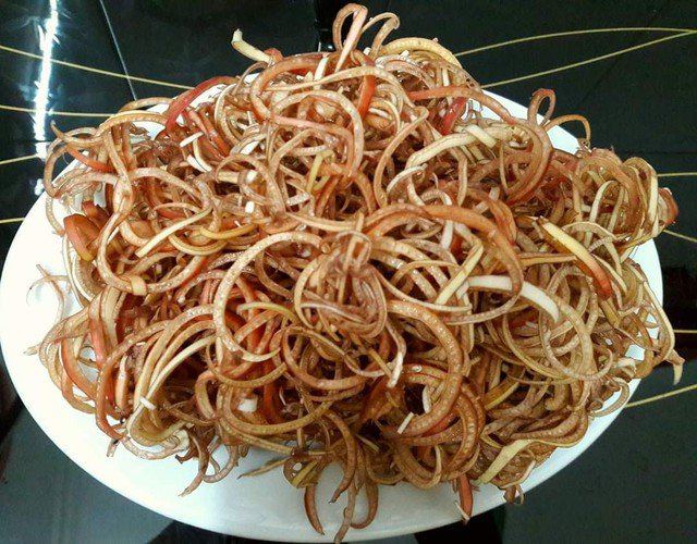 Hoa chuối là nguyên liệu để chế biến nhiều món ngon có sẵn ở nước ta cực nhiều. Ảnh HM