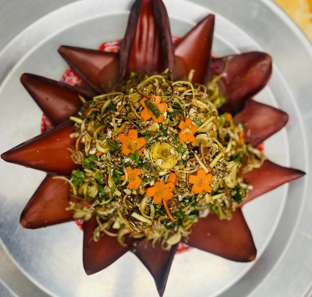 Nộm hoa chuối dễ ăn. Ảnh Lan Anh