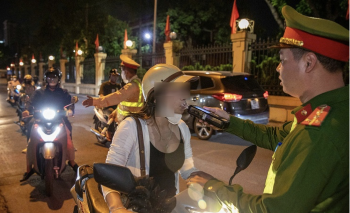 CSGT xử lý hơn 2.000 trường hợp vi phạm nồng độ cồn. Ảnh: Đ.H.
