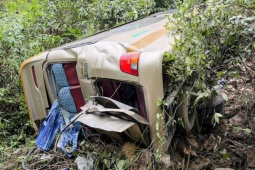 Sơn La: Xe chở 25 người lao xuống taluy sâu 100m, nhiều người thương vong