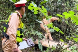 Hiện trường vụ xe khách chở 25 người lao xuống vực sâu 100m ở Sơn La