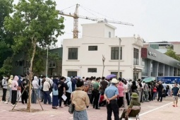 Tái diễn cảnh xếp hàng nộp hồ sơ mua NƠXH tại Hà Nội