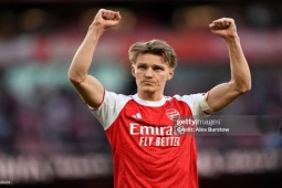 Nóng bảng xếp hạng Anh: Arsenal tạm đòi lại ngôi đầu, Tottenham thắng cũng như không